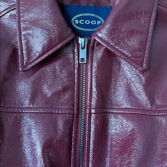 Scoop Women's Crinkle Faux Patent Leather Cropped Bomber Jacket - Picture 8 of 14